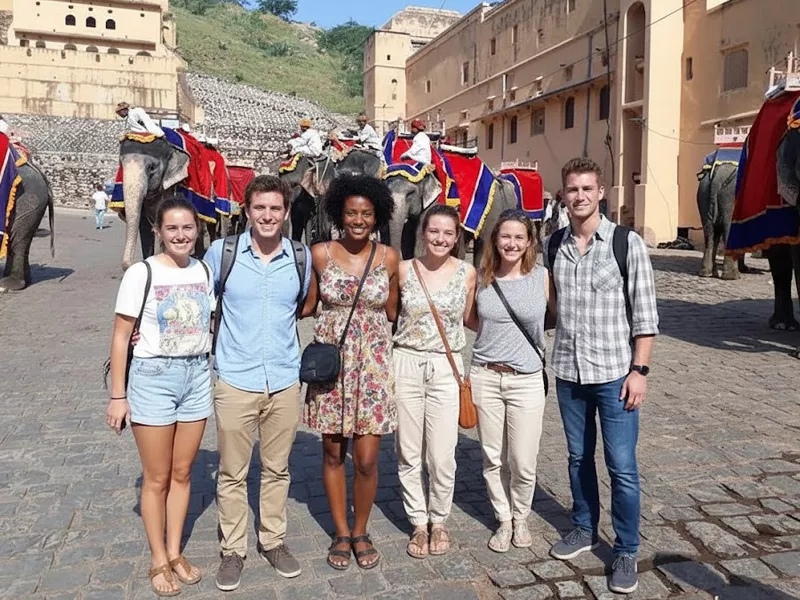 Guests with Jaipur Guide Service private car and guide on tour